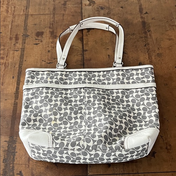 Coach Gray and White Shoulder Bag - Picture 2 of 10